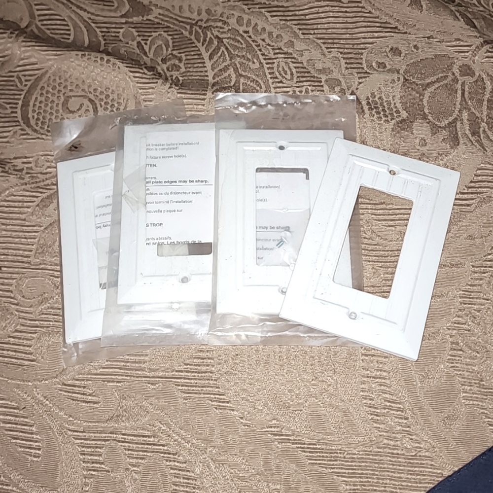 Pack of 4 Beadboard switch plates.